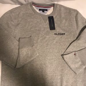 SOLD Men’s Tommy Hilfiger sweater 🤍 new with tags